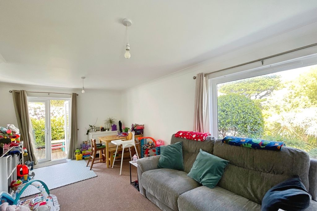 Property photo 2 of 17 Pbox-Img.Jpg