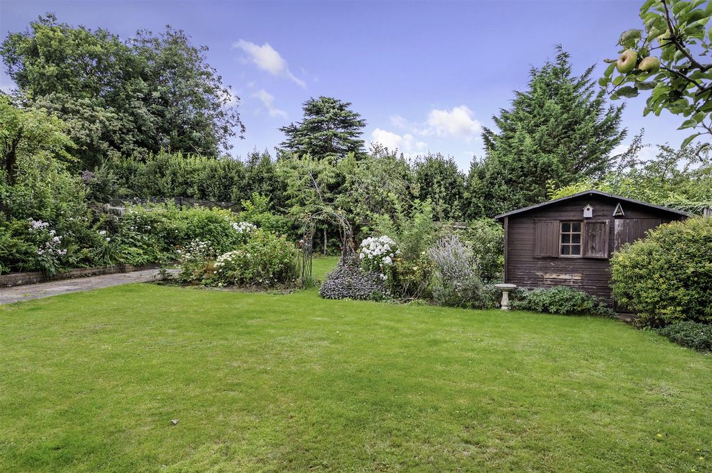 Property photo 3 of 14 Kingsdene, 6-24.Jpg