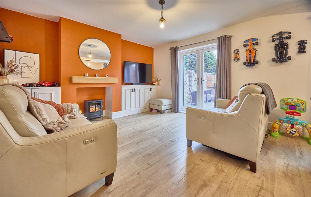 Property photo 2 of 11 11 Granby Close Hk 5.Jpg