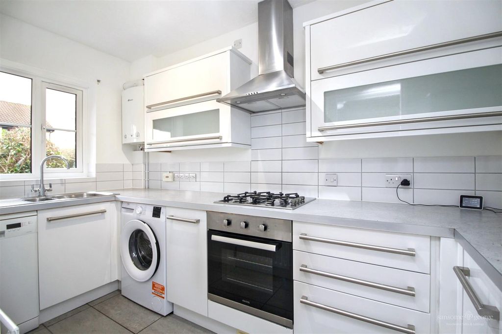 Property photo 3 of 17 Kitchen