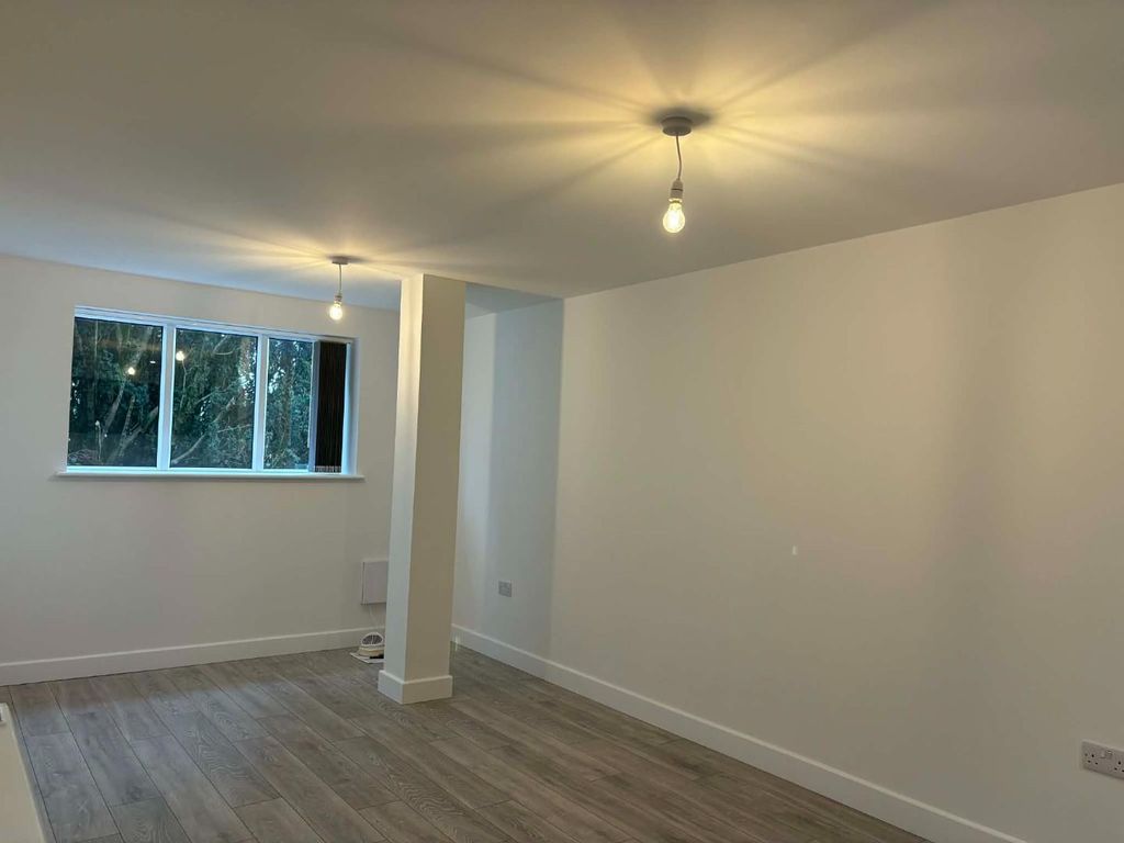 Property photo 2 of 8 Catherine House Flat 7 Kitchen Living 2.Jpg