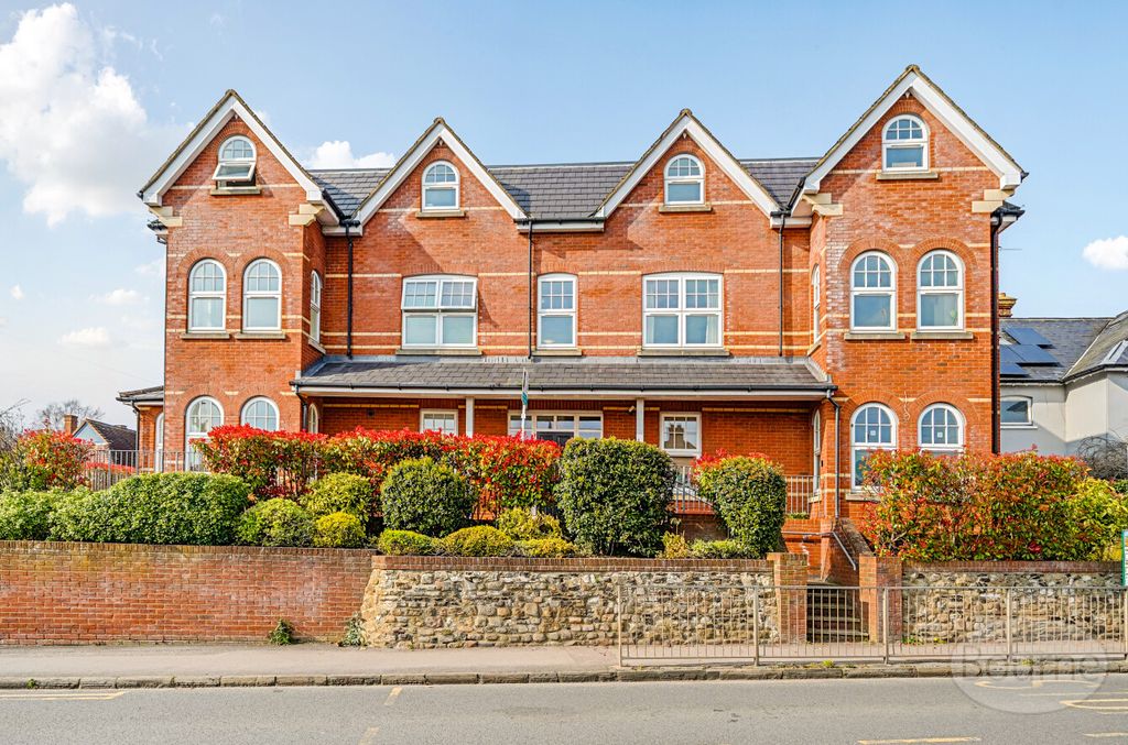 Property photo 1 of 12 248F8Cdb-6963-41c...