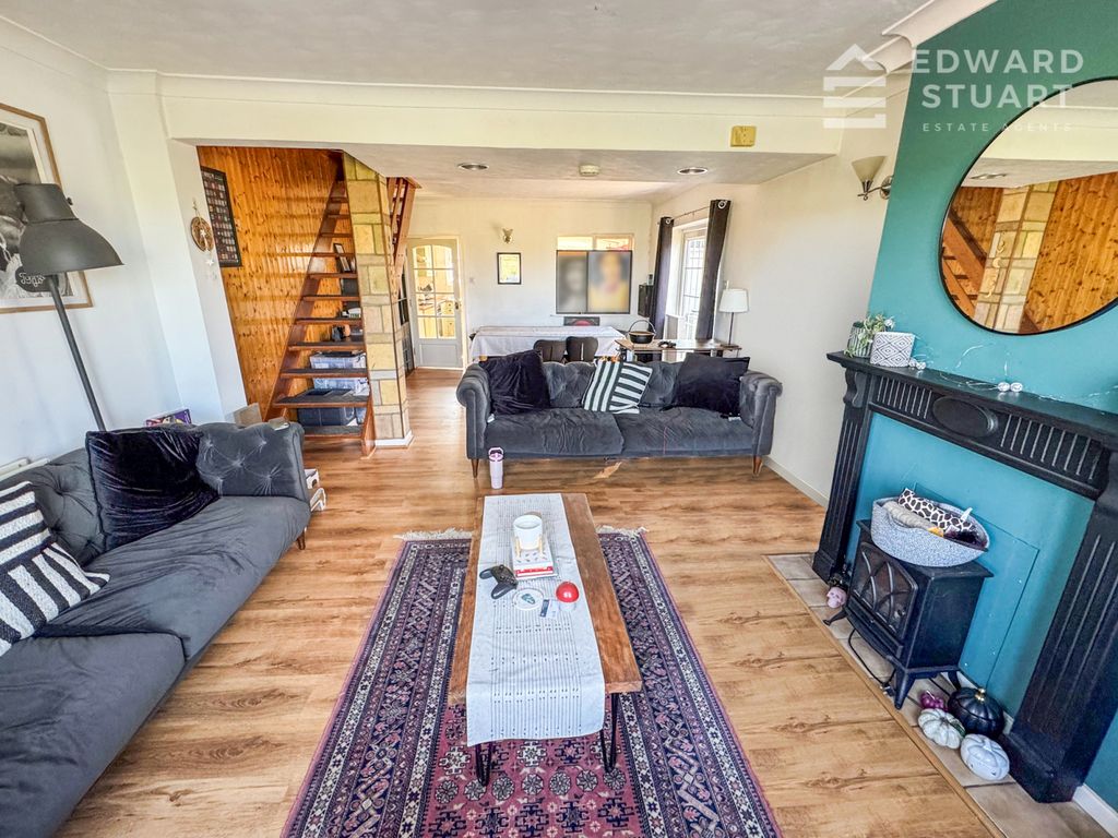 Property photo 2 of 11 Gallery