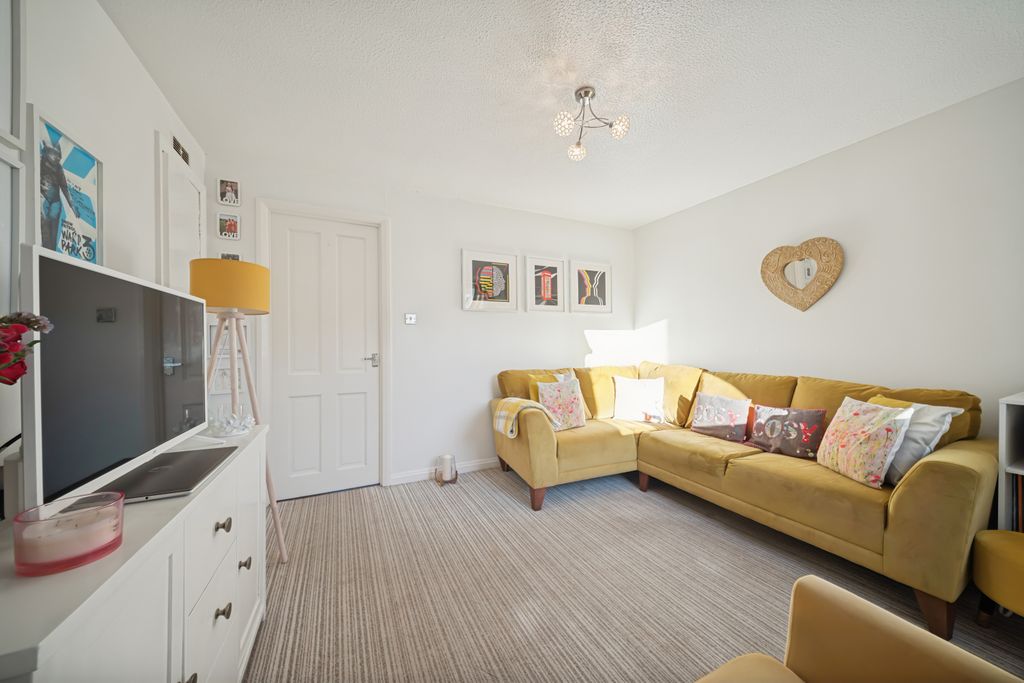 Property photo 2 of 20