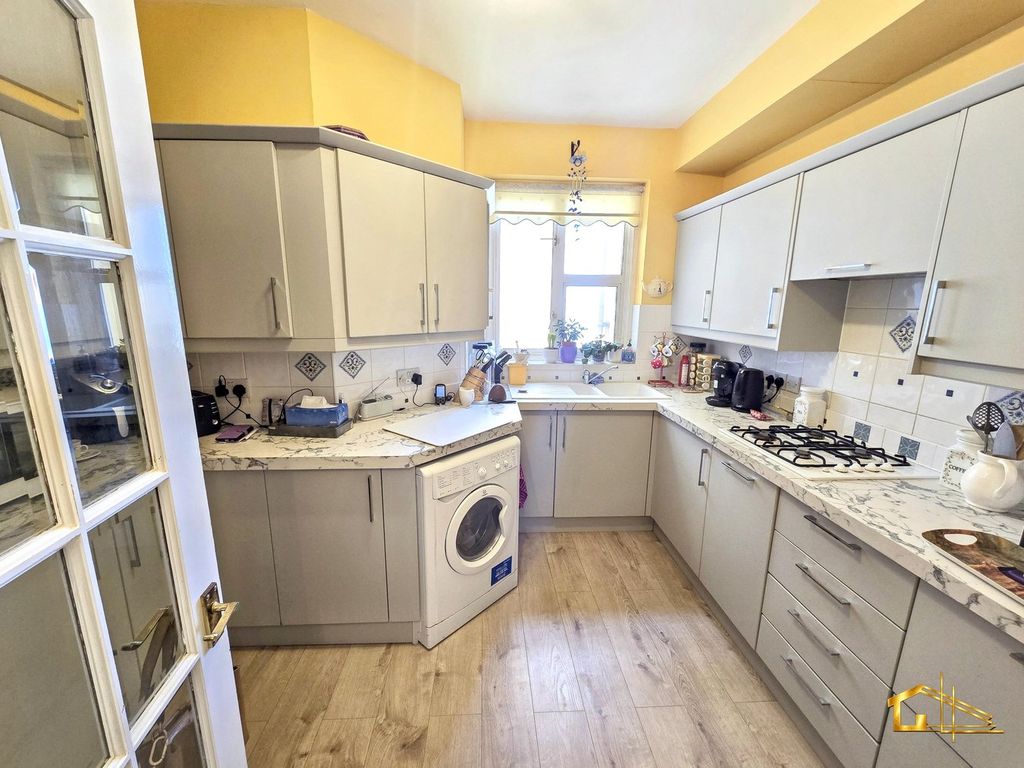 Property photo 3 of 24