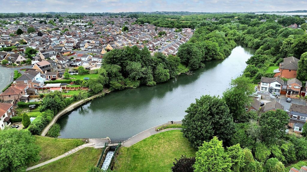 Property photo 2 of 34