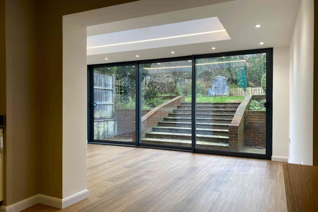 Property photo 3 of 12 03Dining