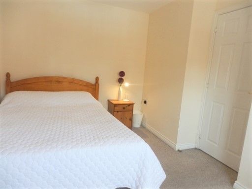 Property photo 1 of 12 Room 8