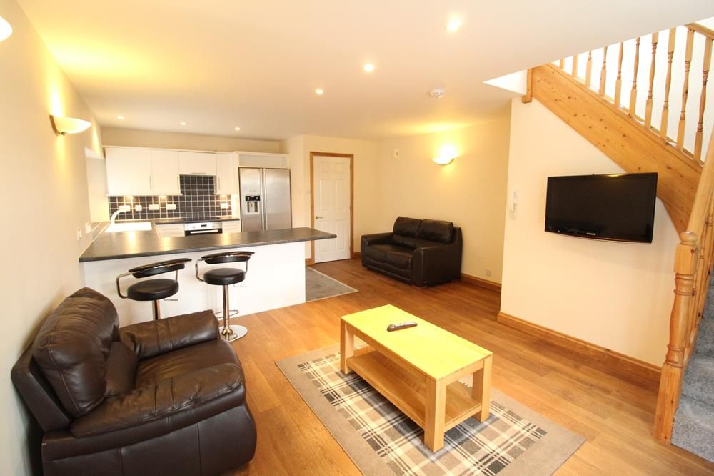 Property photo 1 of 5 Lounge − Kitchen