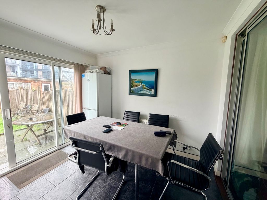 Property photo 2 of 11 4917881