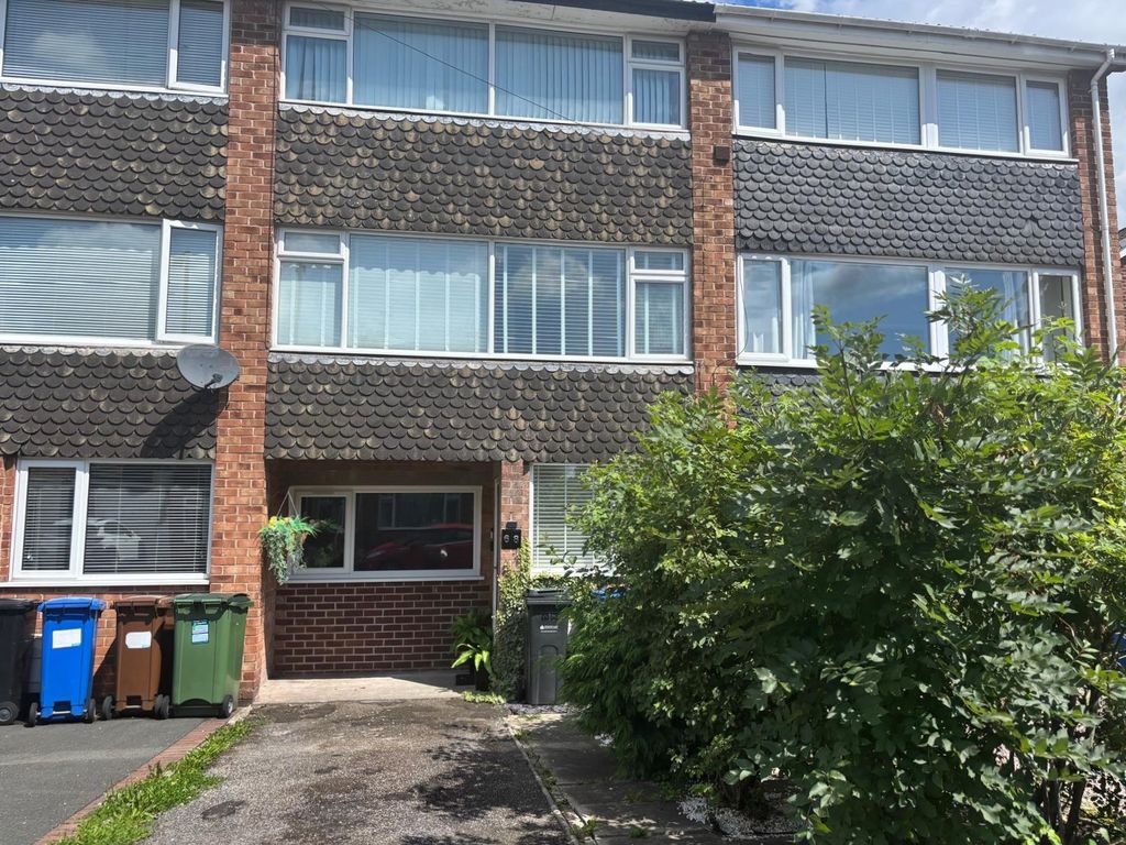 Property photo 1 of 27 68 Crantock Drive, Heald Green, Cheadle Sk8 3Ha