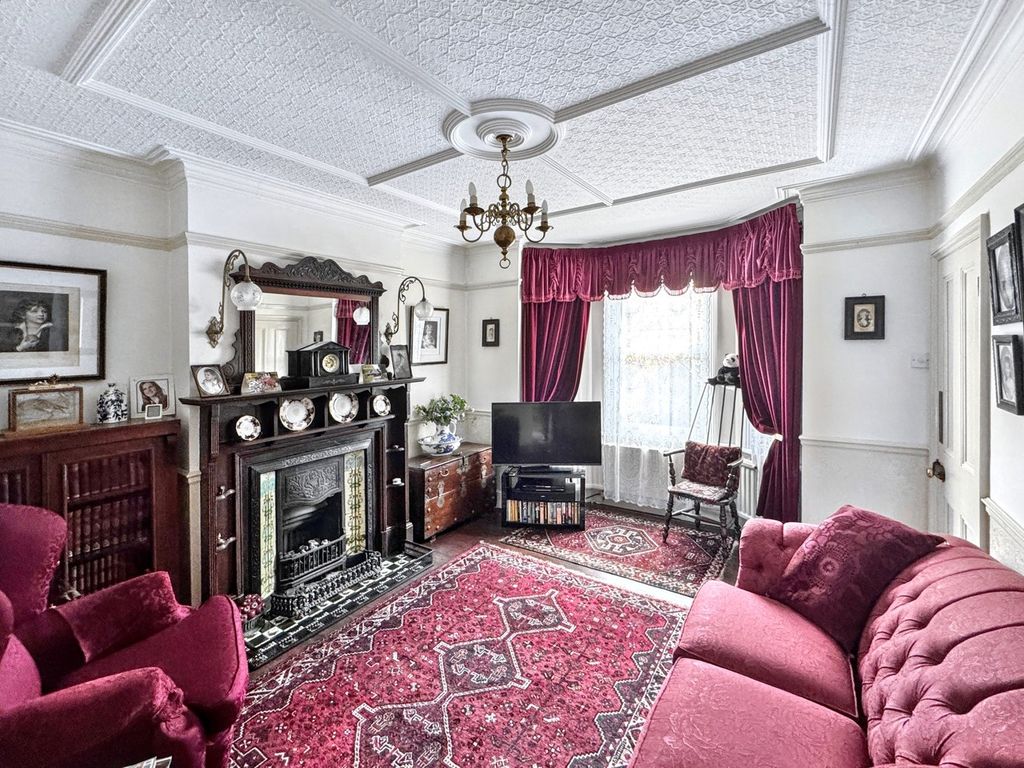 Property photo 2 of 18