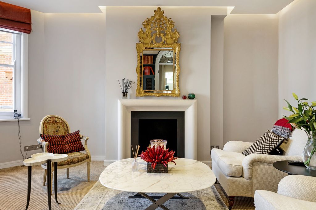 Property photo 1 of 12 Living Room