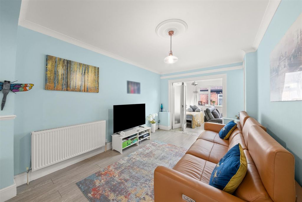 Additional image 8 of 5 bed semi-detached house for saleWhittington Avenue, Hayes UB4