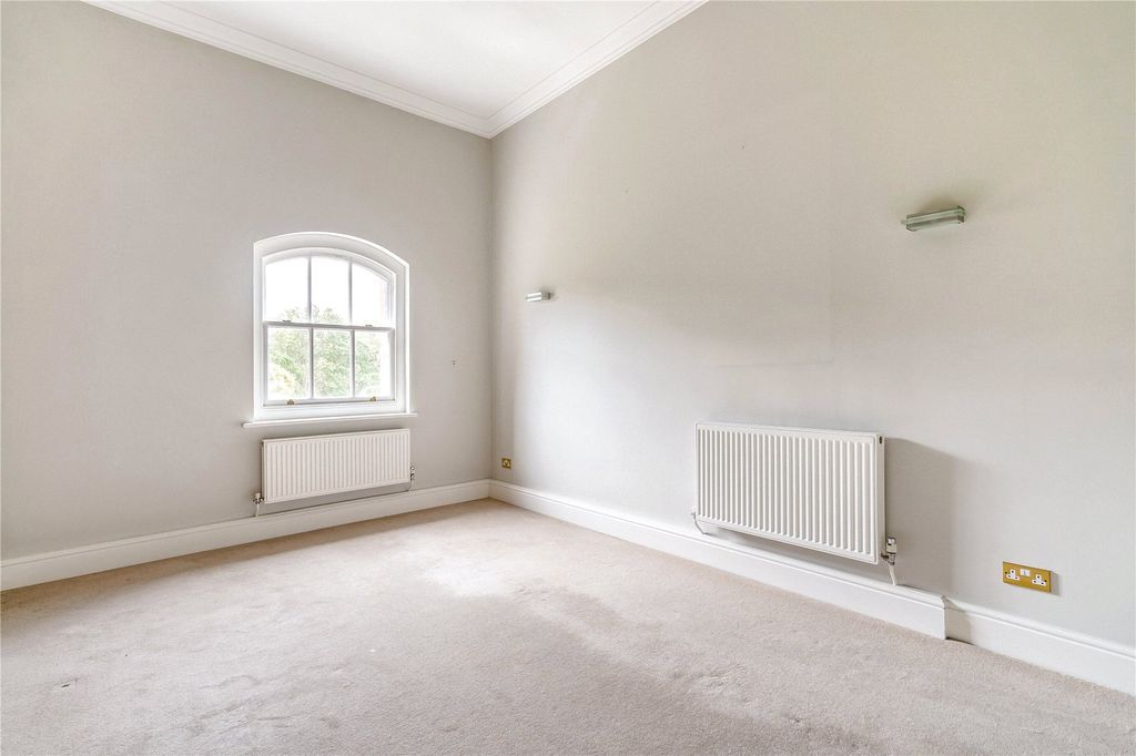 Property photo 2 of 14 Picture No. 02