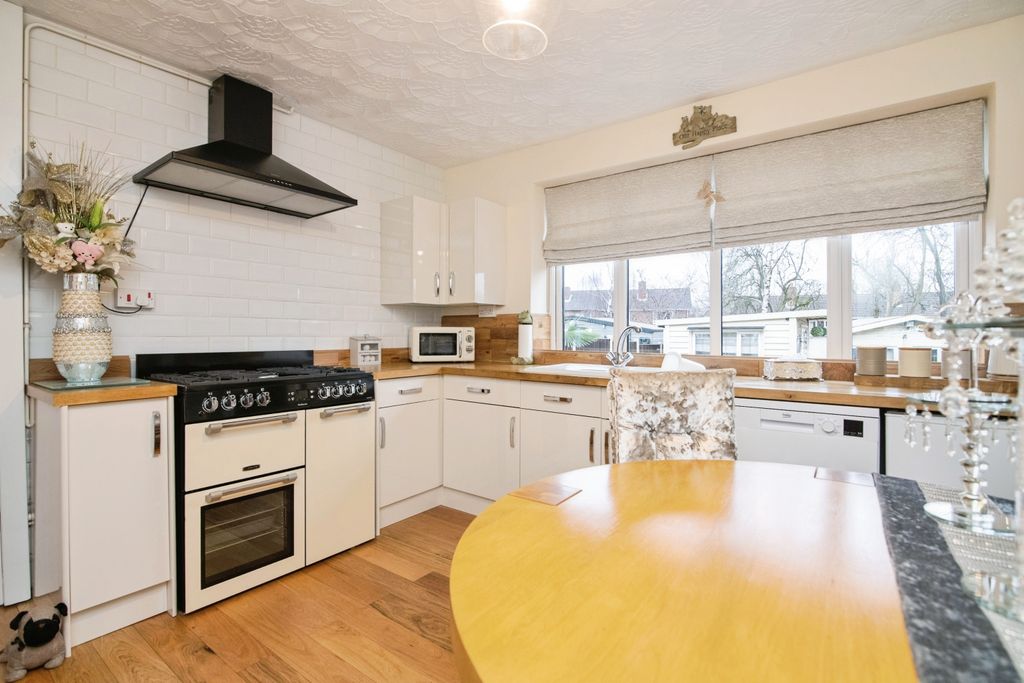 Property photo 2 of 20 Kitchen Diner