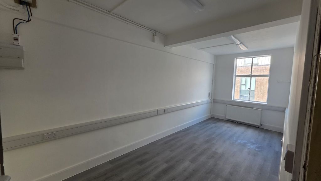 Property photo 3 of 4