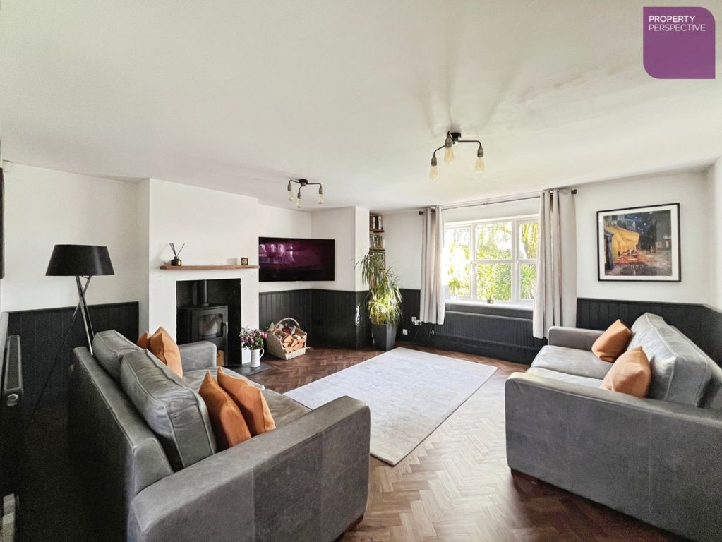 Property photo 2 of 27 Living Room