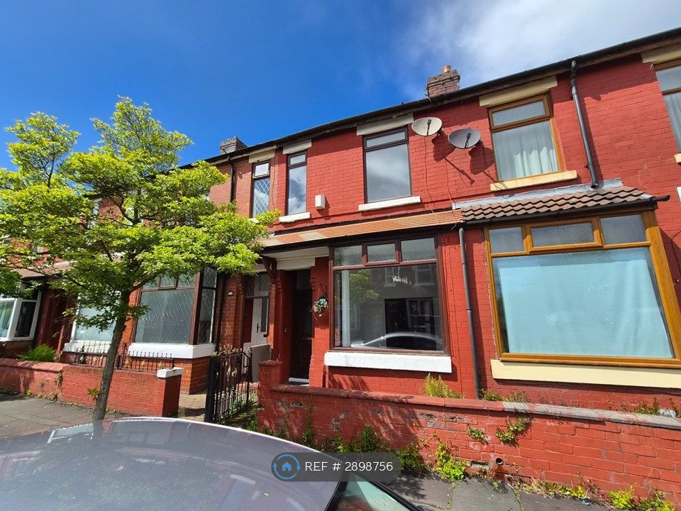 Property photo 1 of 17