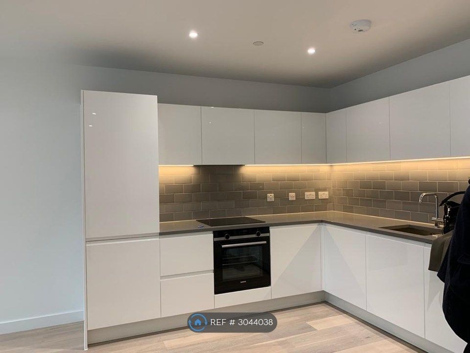 Property photo 3 of 18 Kitchen