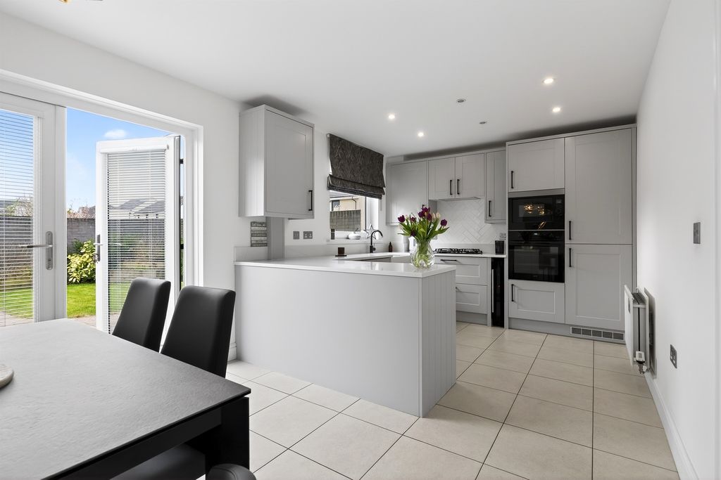 Property photo 2 of 23