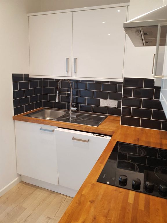 Property photo 2 of 19 Picture No. 16