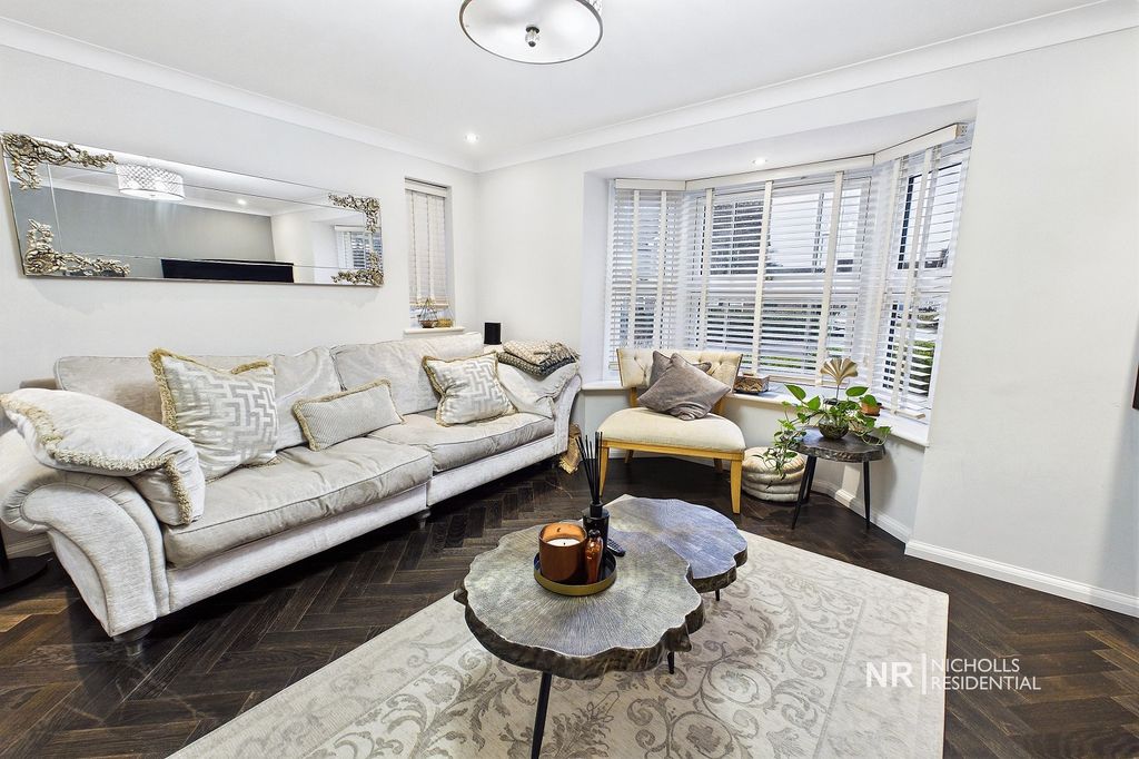 Property photo 3 of 18 Lounge Extra Photo