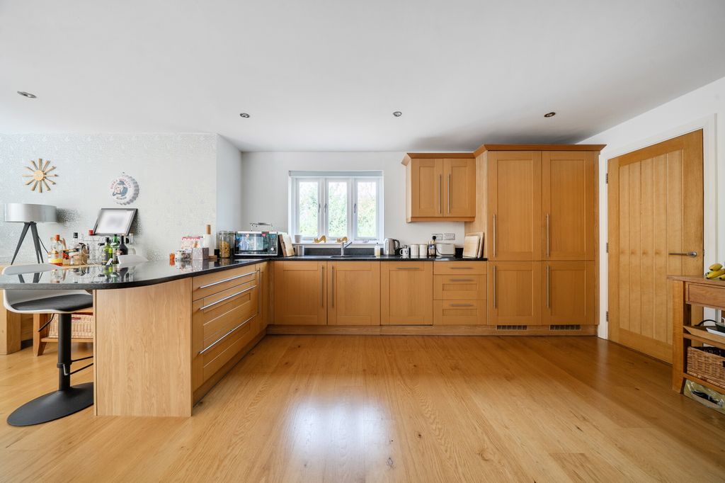 Property photo 3 of 24