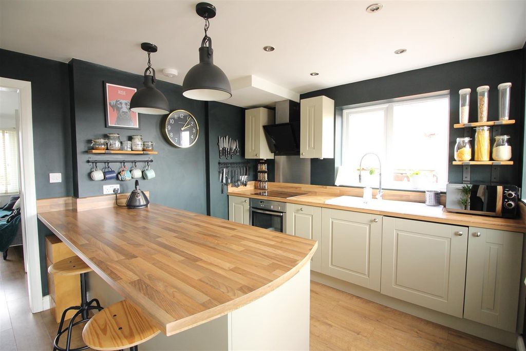 Property photo 3 of 19 Open Plan Dining And Kitchen Area