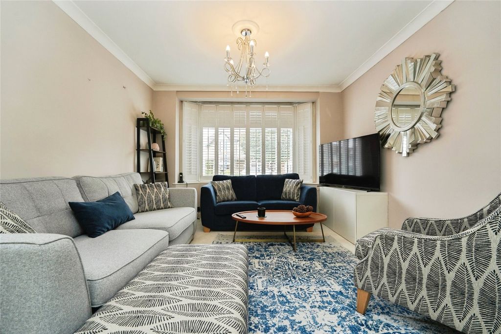 Property photo 2 of 17 Lounge