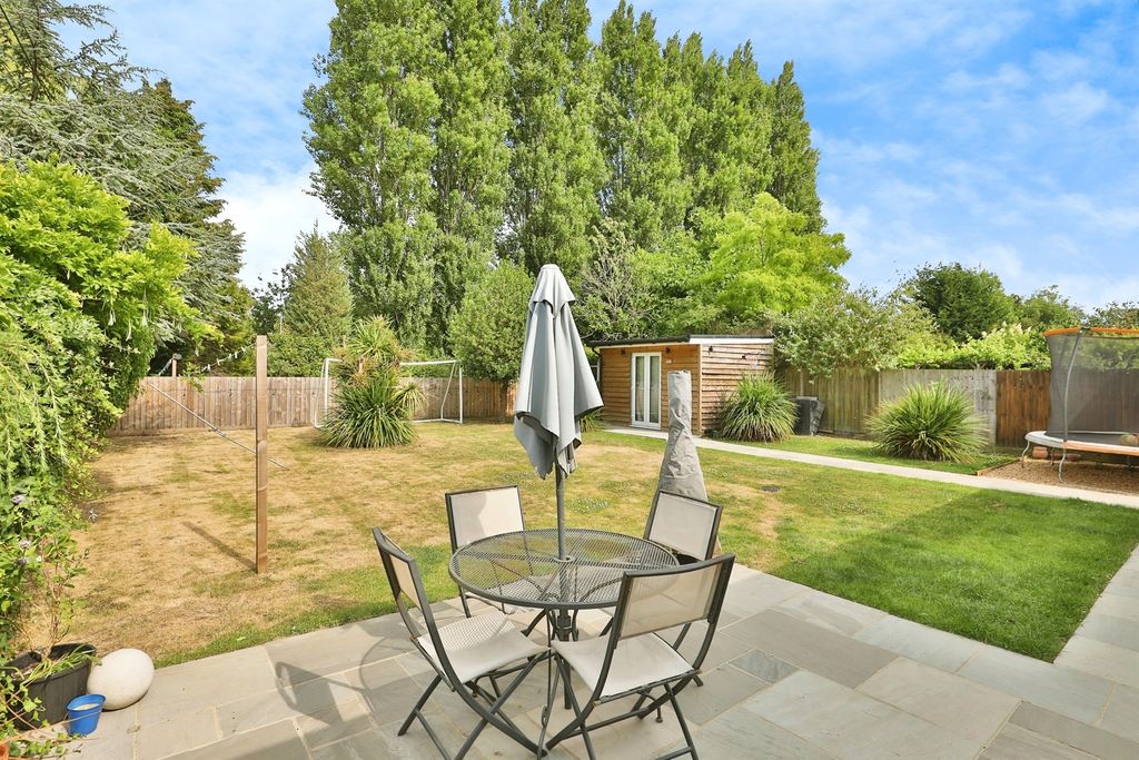 Property photo 2 of 20