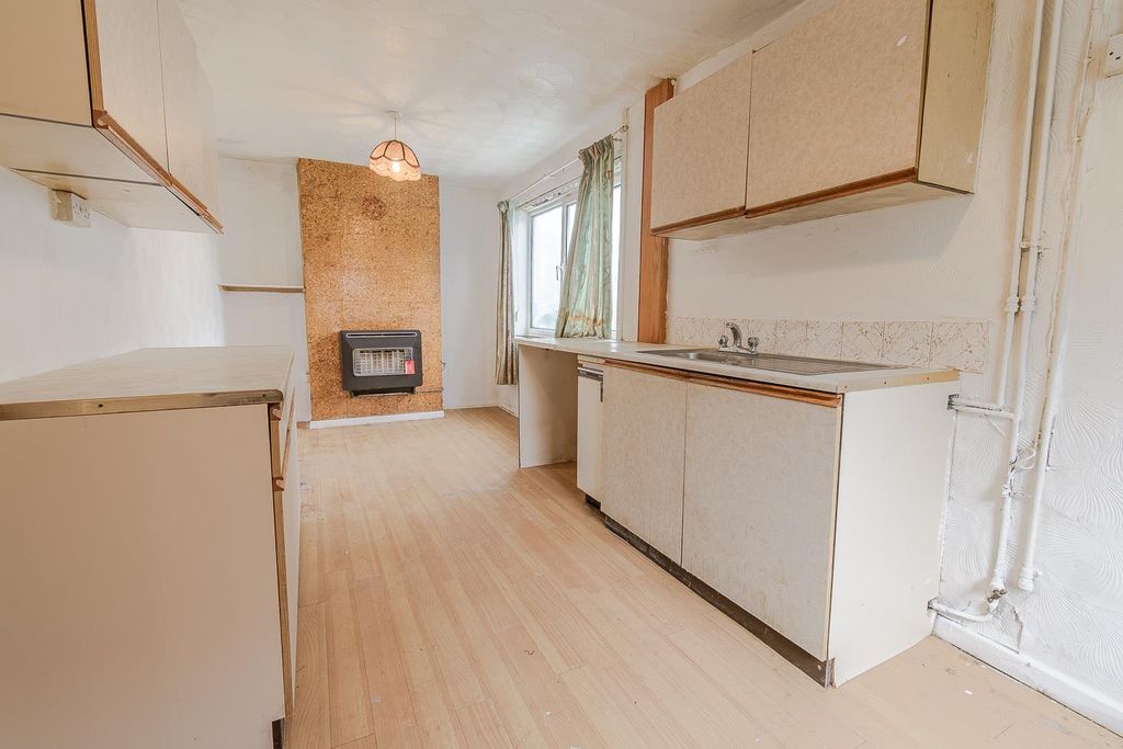 Property photo 3 of 16 Kitchen / Dining Room