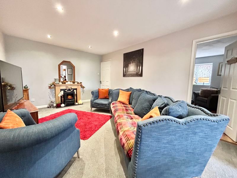 Property photo 2 of 19 Lounge