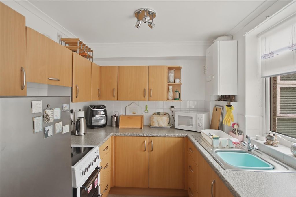 Property photo 3 of 12 Kitchen