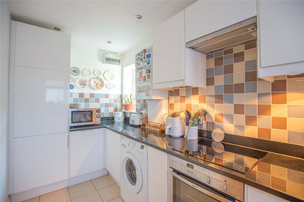 Property photo 2 of 16 Picture No. 27