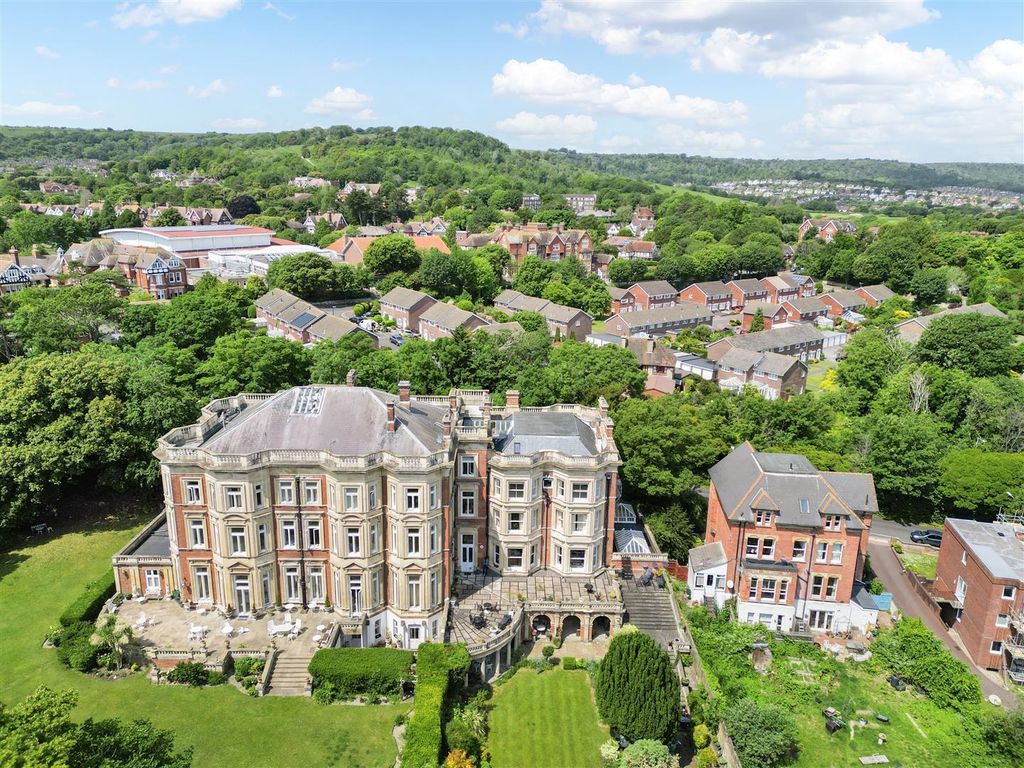 Property photo 1 of 44 De Walden 6.Jpg