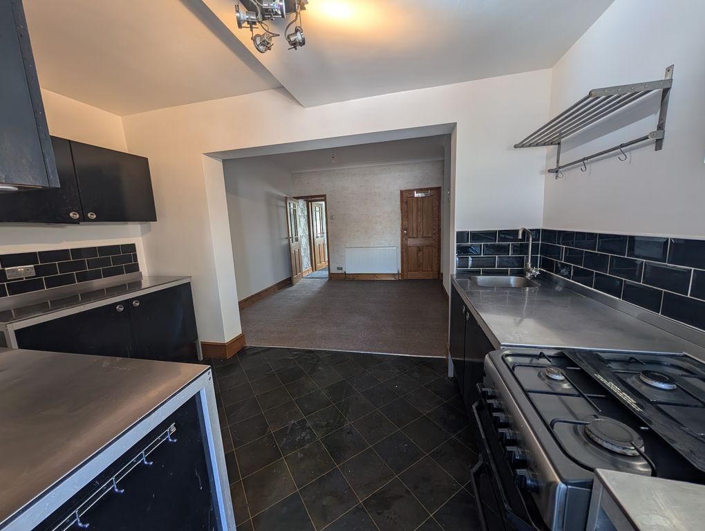 Property photo 2 of 10 Kitchen