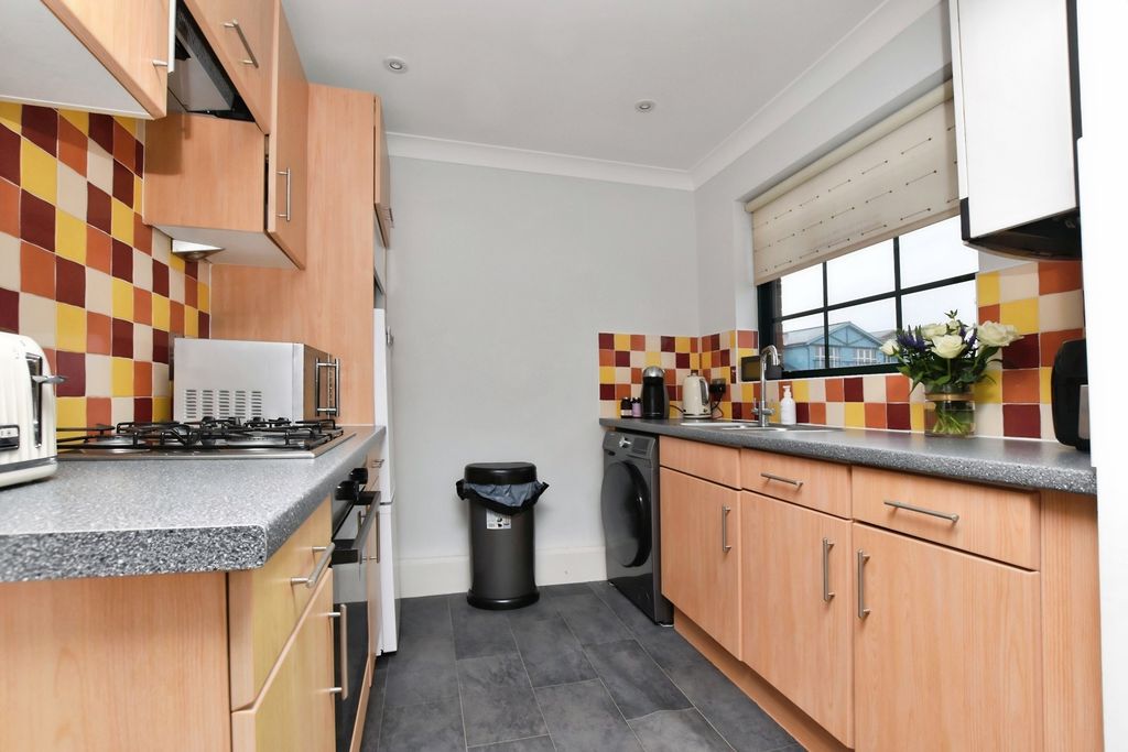 Property photo 3 of 16 Kitchen