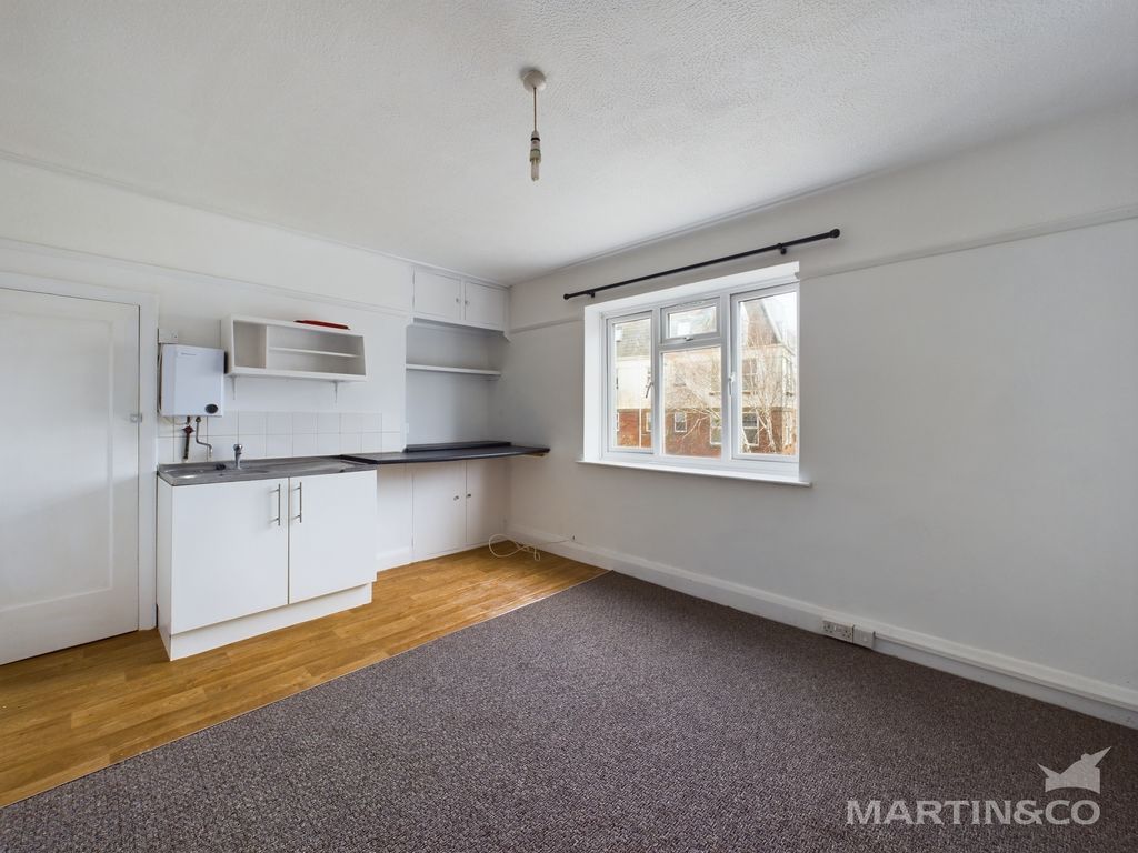Property photo 2 of 4 Kitchen