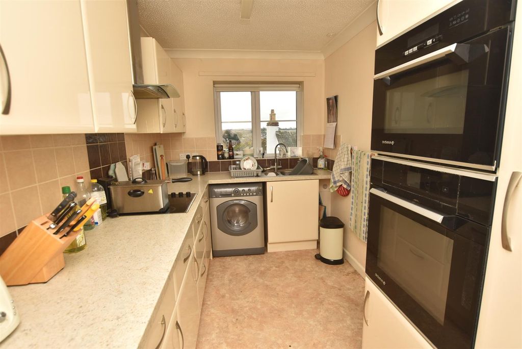 Property photo 2 of 30 Kitchen