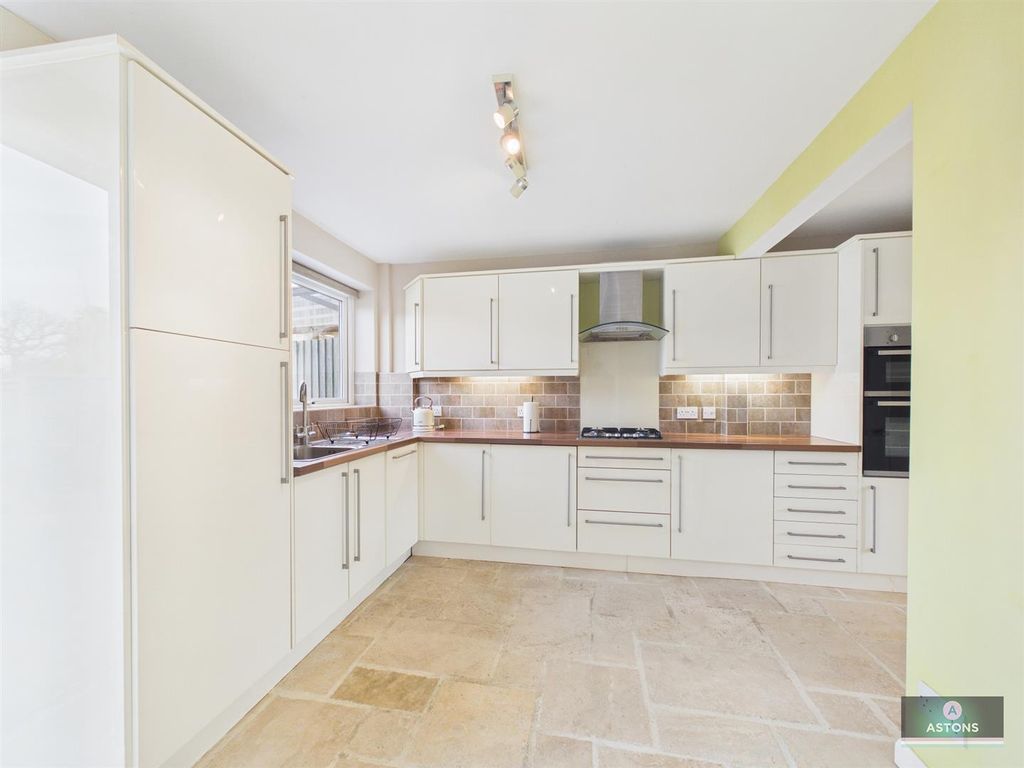 Property photo 2 of 19 Cam02067G0-Pr0239-Still004.Jpg