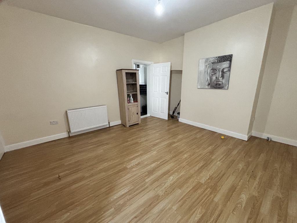 Property photo 2 of 7 Gallery