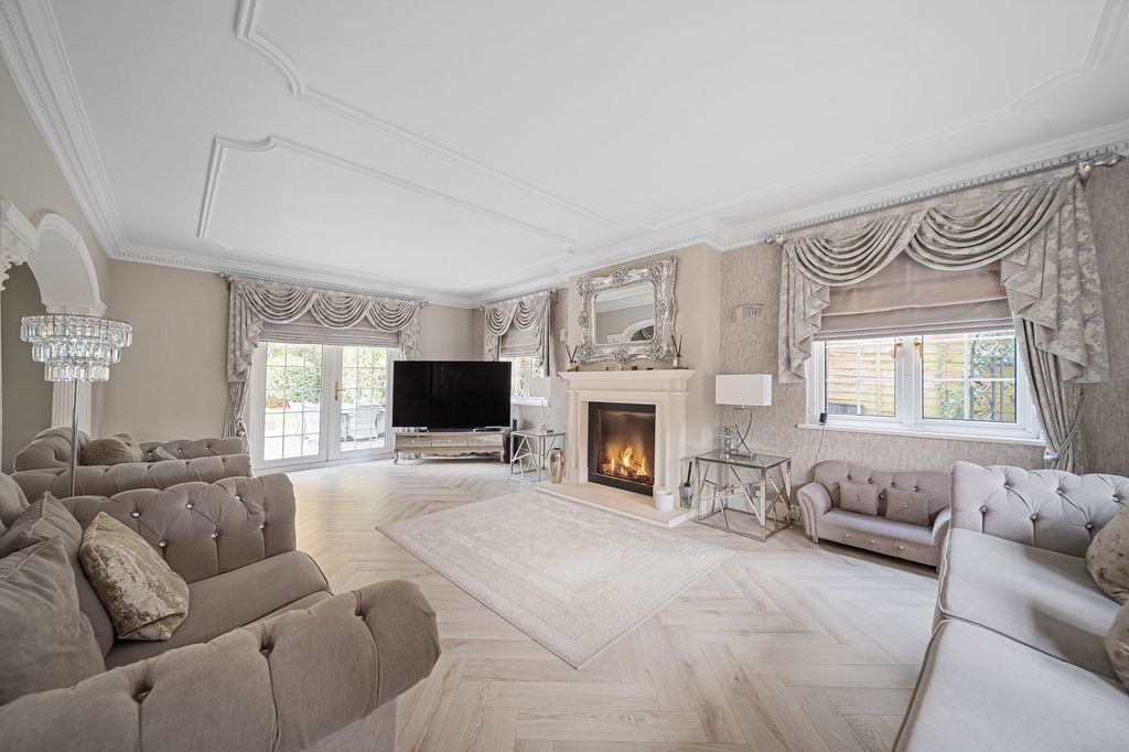 Property photo 2 of 33