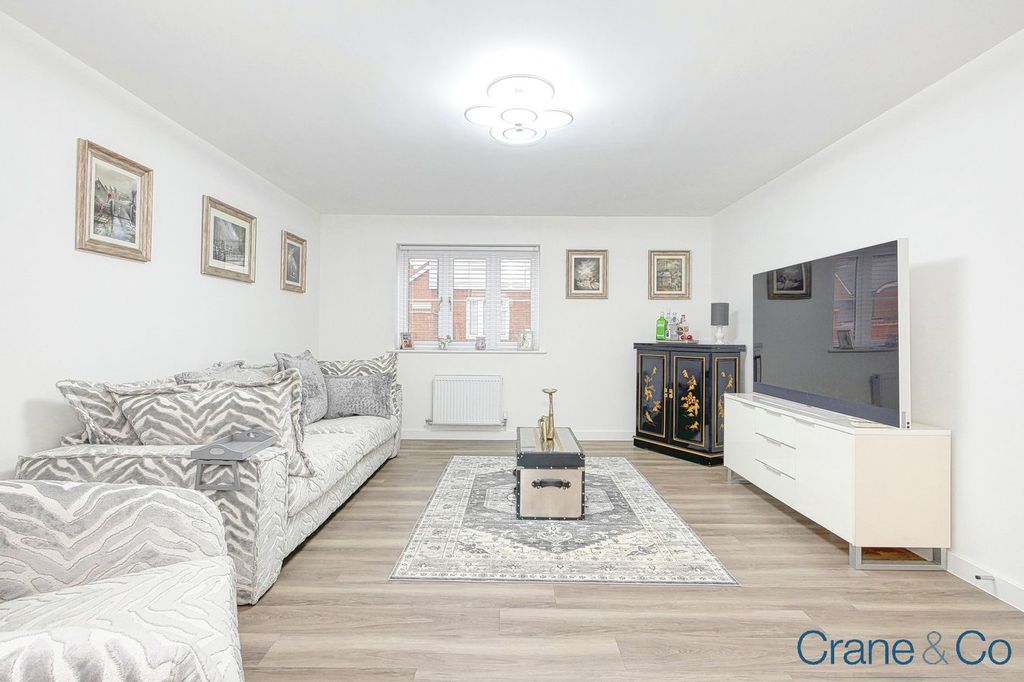 Property photo 3 of 35