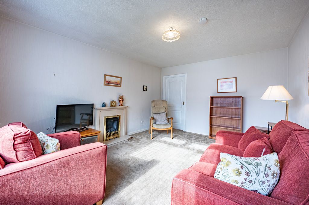 Property photo 2 of 31