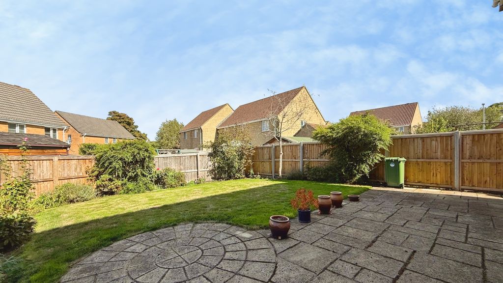 Property photo 2 of 17 Garden