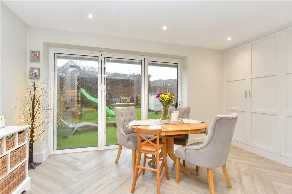 Property photo 3 of 10 Dining Area