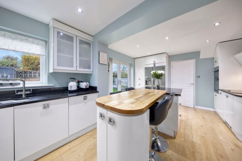 Property photo 2 of 31 Kitchen.