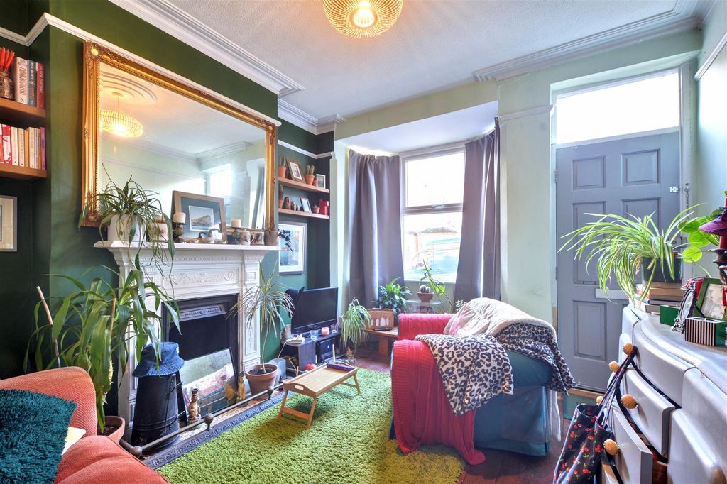 Property photo 3 of 17 Lounge (2).Jpeg