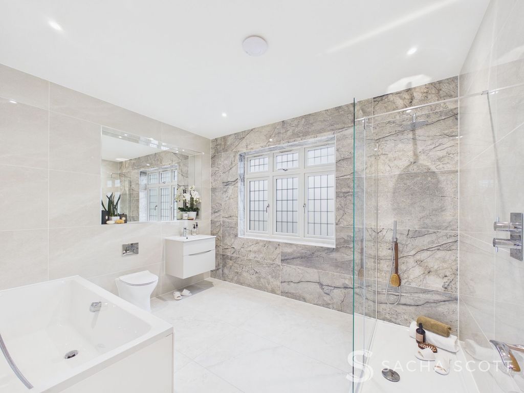 Property photo 3 of 38 En-Suite